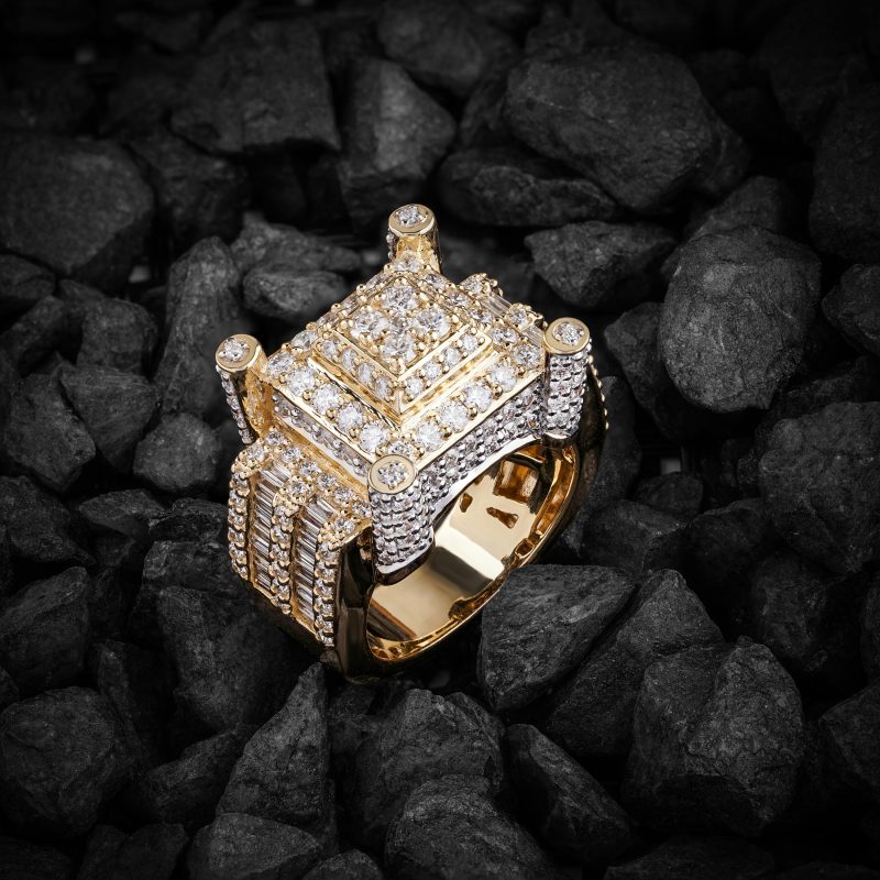 Bold 925 silver gold plated castle diamond ring with pyramid design aur sparkling stones, best statement jewelry in Karachi – shop online affordable diamond rings Pakistan for weddings aur occasions.