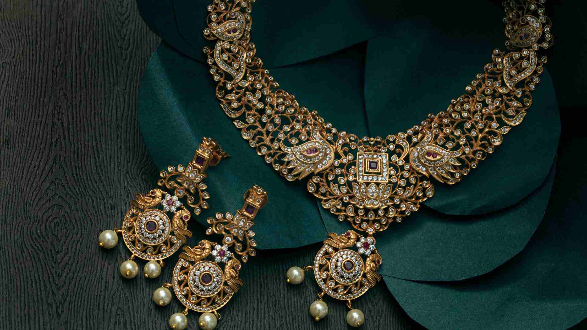 kundan jewellery set spread on plain cloth