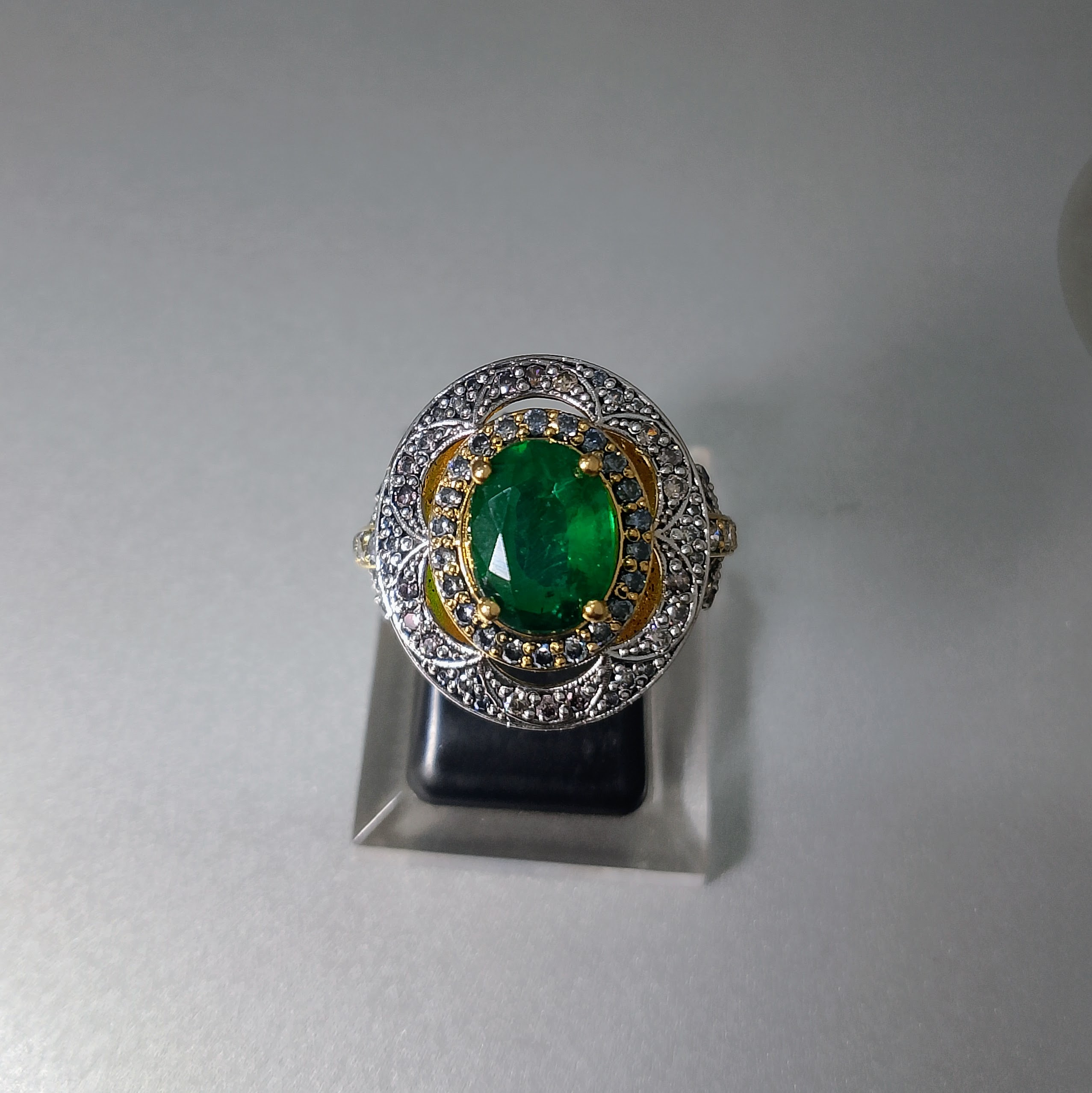 The Aura Green Emerald Halo Ring - The Aura Green Emerald Halo Ring Copy