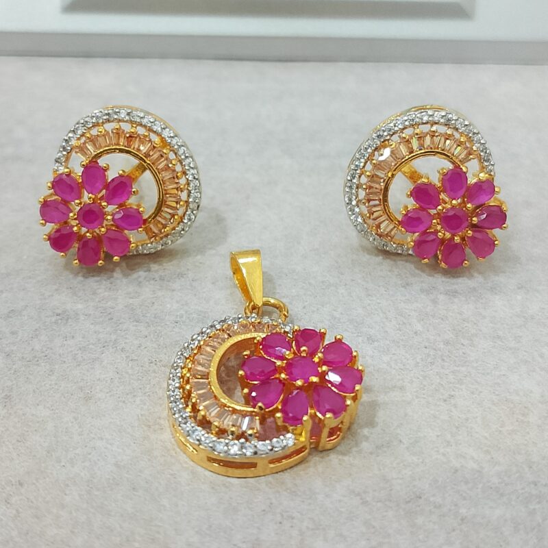 The Lunar Bloom Set Perfect for the moon like shape cradling the flower. 2